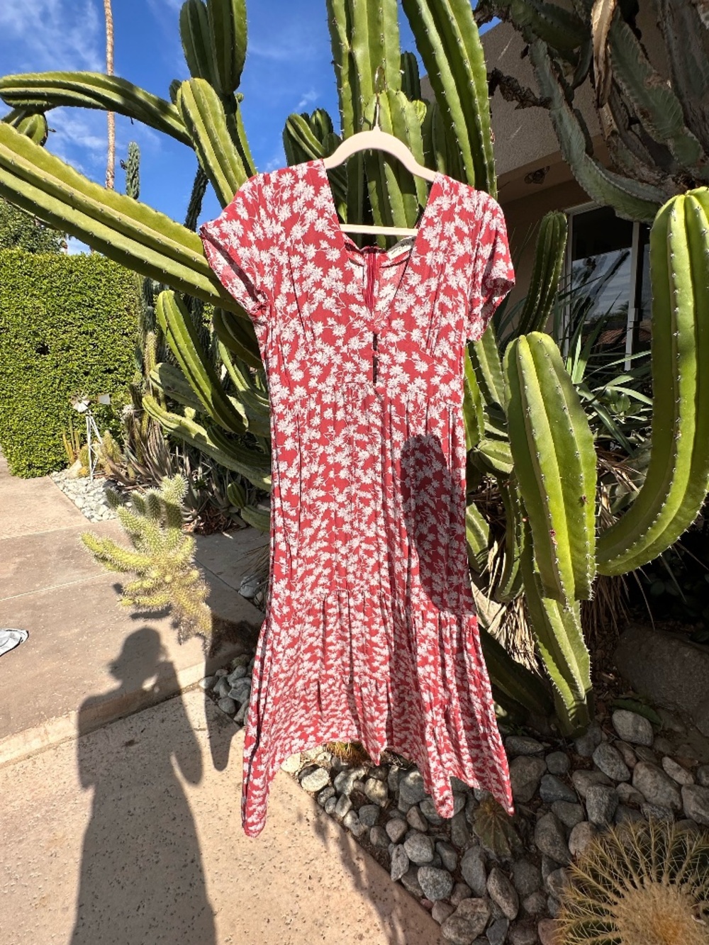 Natural Life Brick Red White Daisy Floral V-Neck Short Sleeve Midi Dress Medium